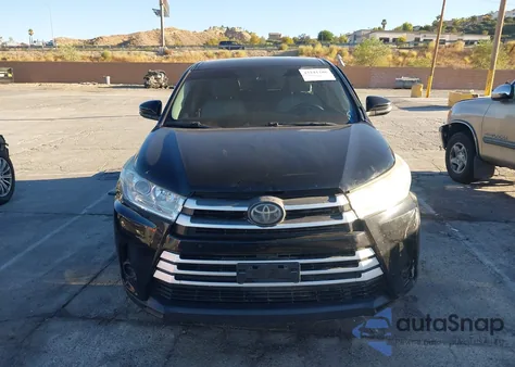 2018 Toyota Highlander Le z USA, uszkodzony, nr VIN 5TDZZRFH1JS265409
